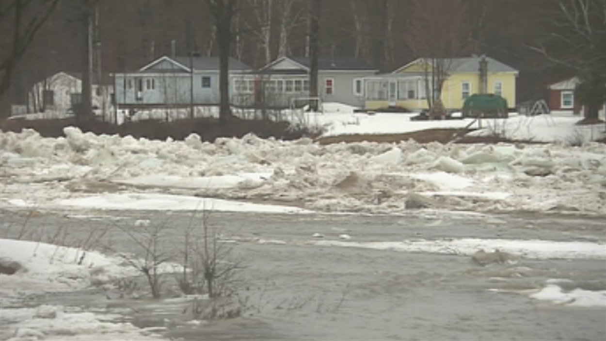 Un embâcle menace de céder sur la rivière Montmorency