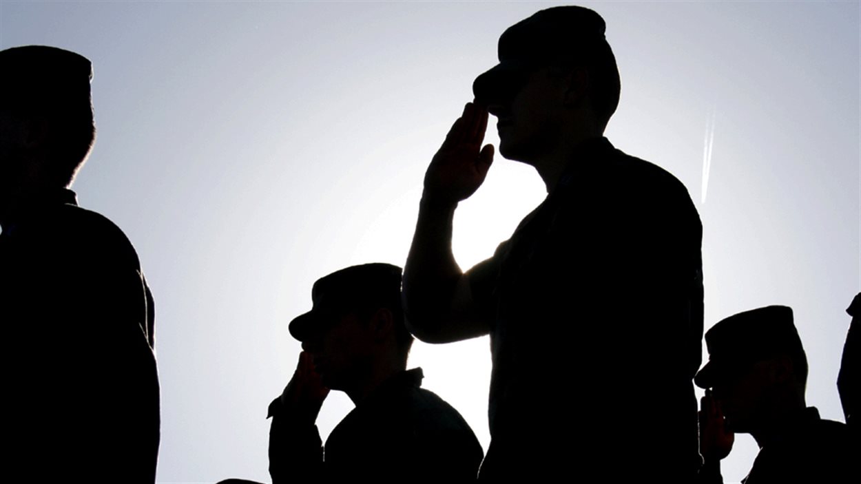 Des militaires