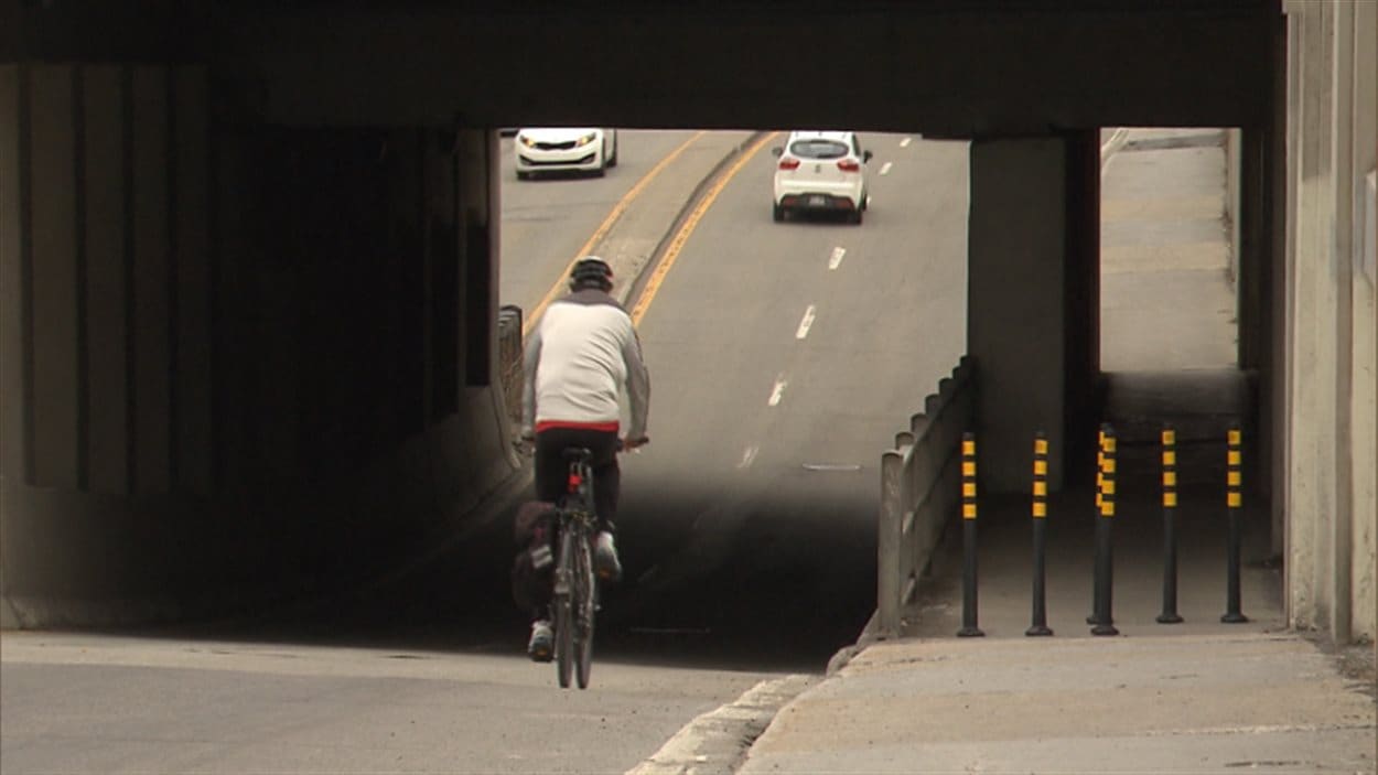 Le viaduc où une cycliste a été happée mortellement.