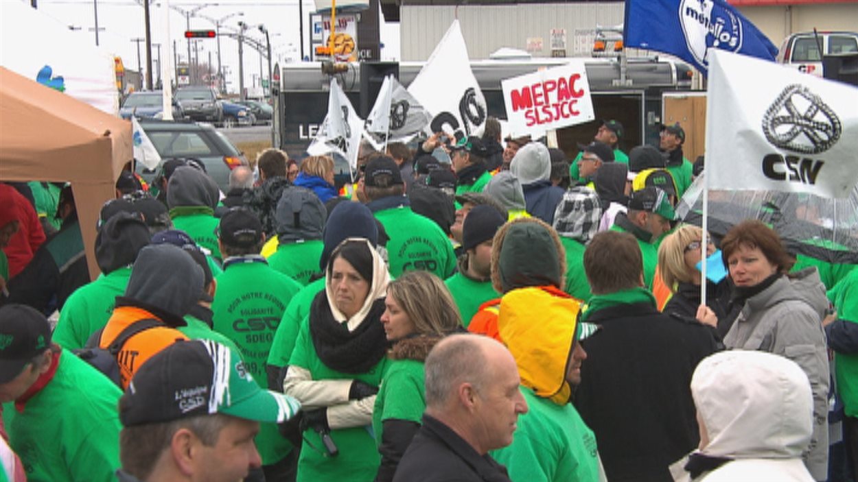Des travailleurs manifestents à Saguenay