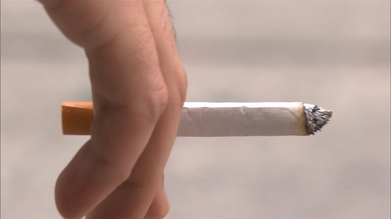Une cigarette