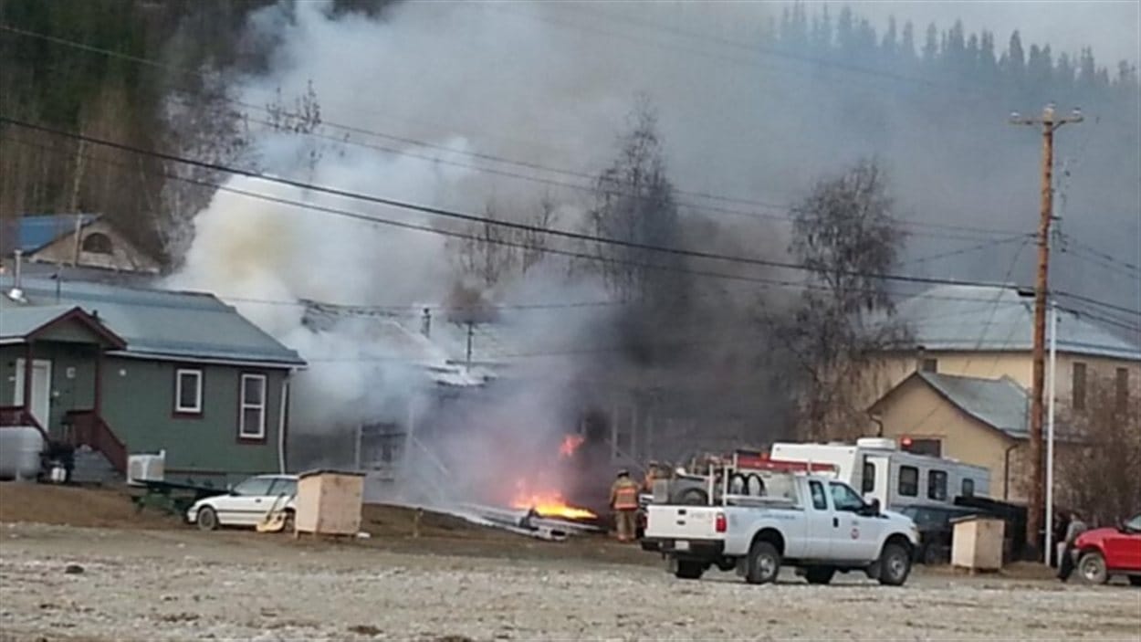 Une maison de la 7e Avenue à Dawson City a été détruite par les flammes mardi matin.