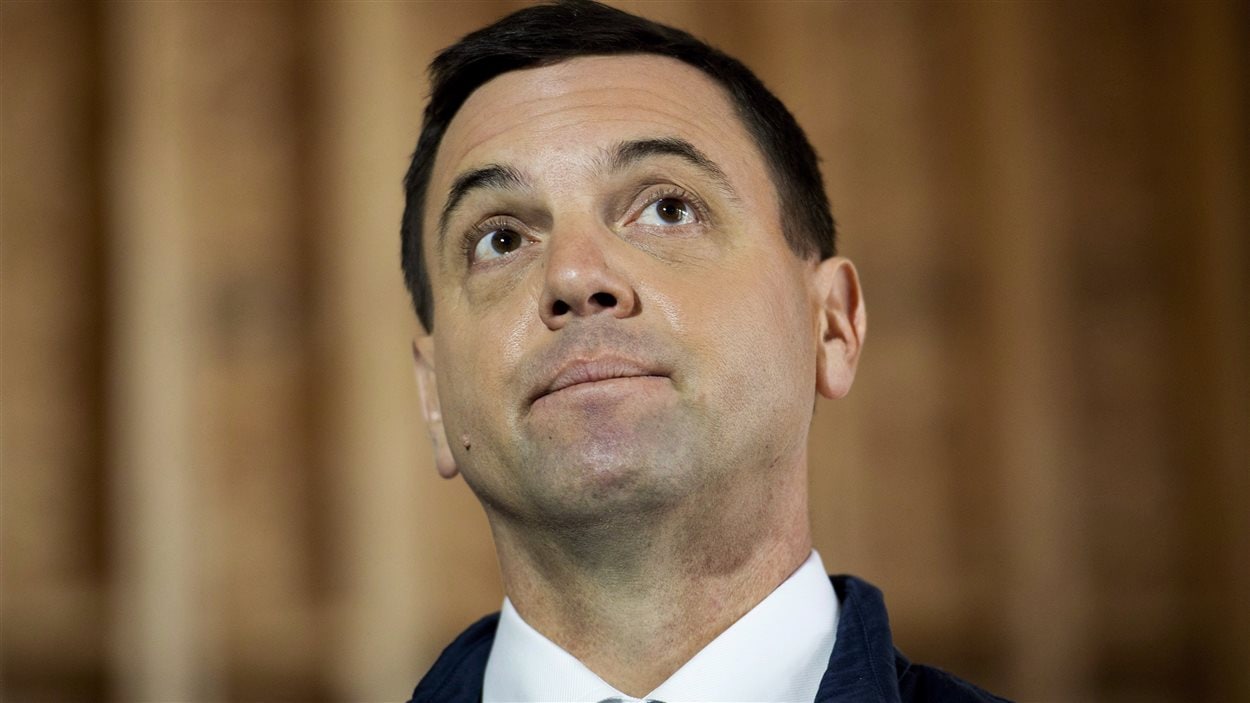 Tim Hudak promet d'atteindre l'équilibre budgétaire un an avant les libéraux.
