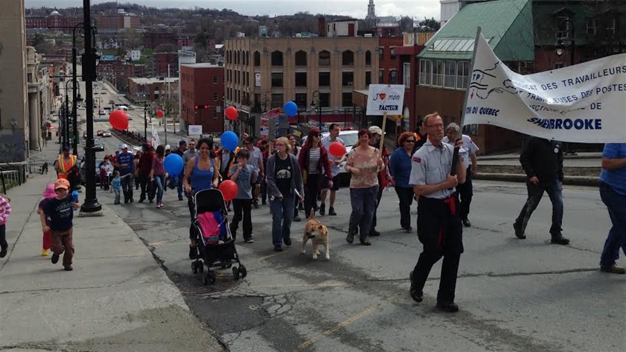 Manifestation contre les compressions à Postes Canada