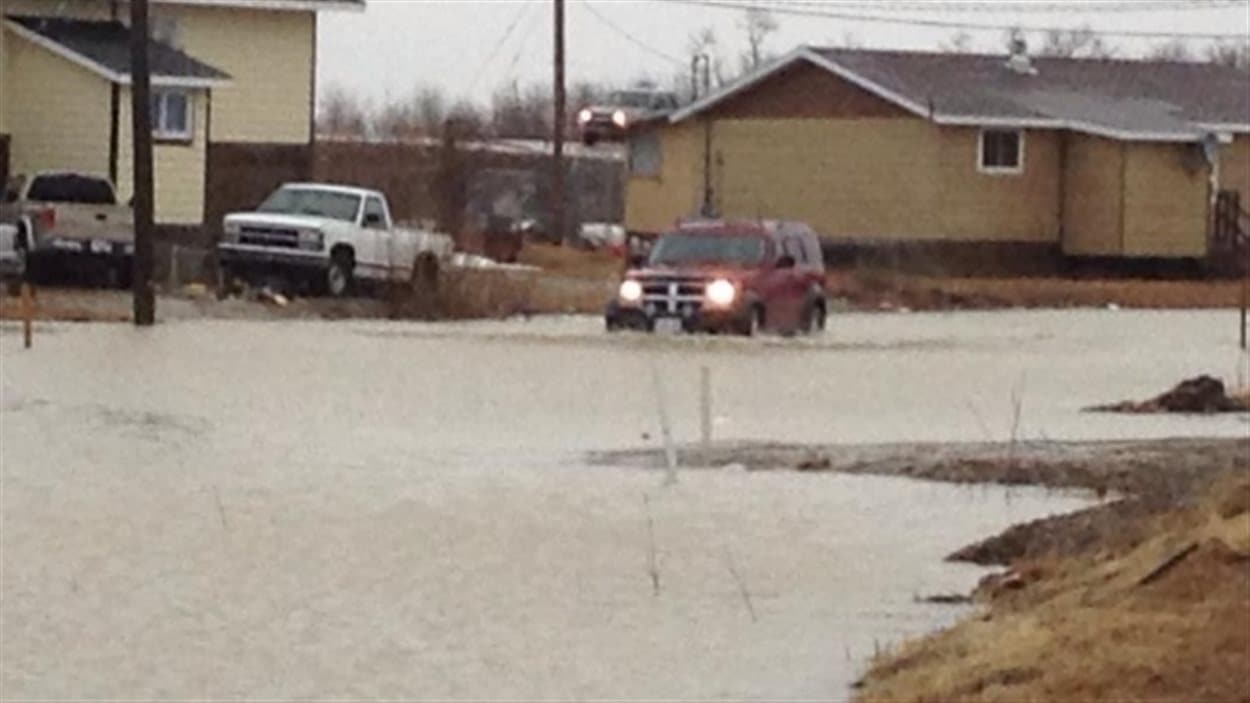 Toute la communauté de Kashechewan doit être évacuée en raison des inondations.