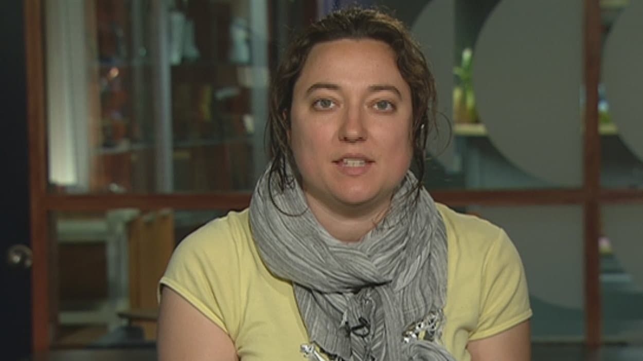 Amélie Châteauneuf, Front commun des personnes assistées sociales