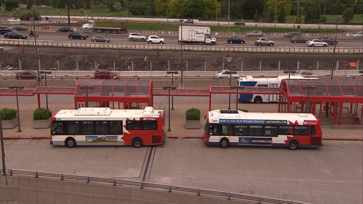 Des autobus d'OC Transpo
