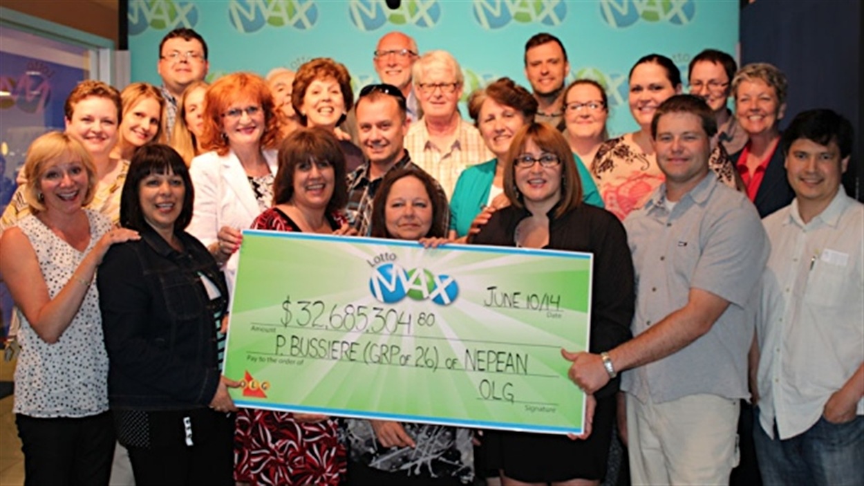 Des employés de Revenu Canada se partagent un chèque de 32,7 M Radio