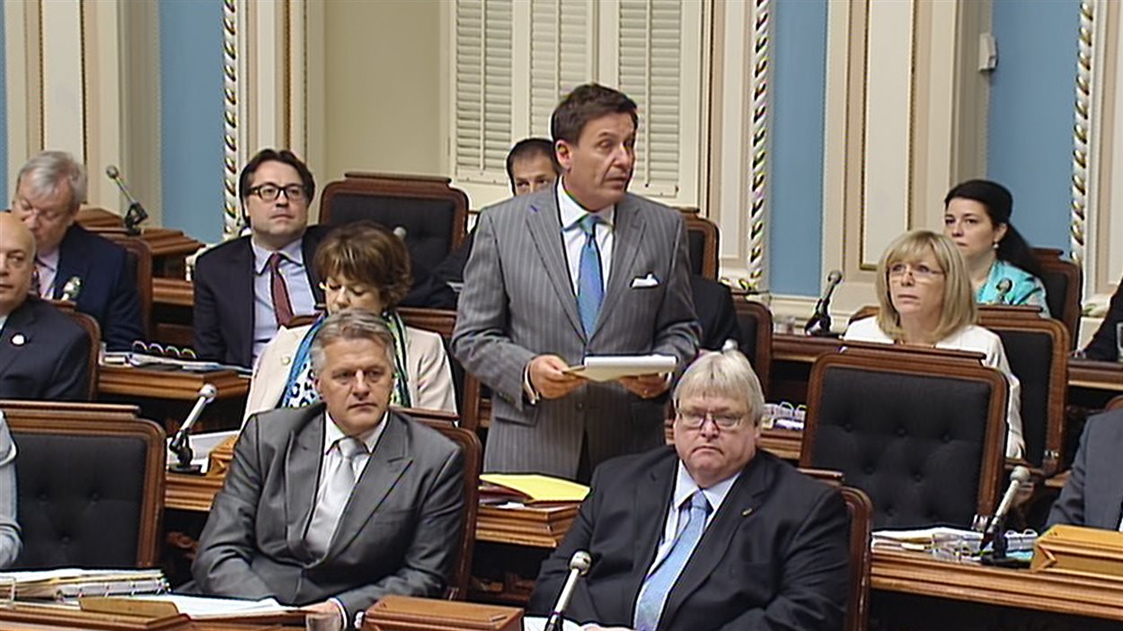 Le ministre des Affaires municipales, Pierre Moreau, présente le projet de loi sur les régimes de retraite des employés municipaux.