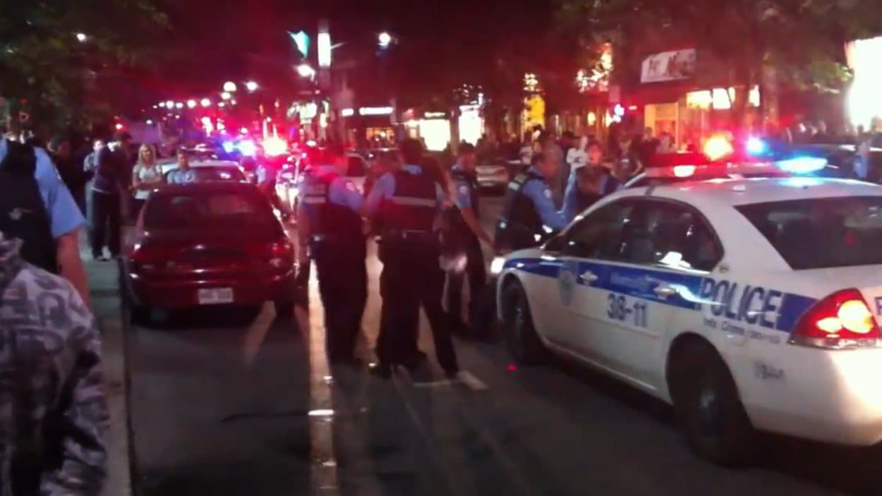 Opération policière à Montréal en 2011 sur St-Laurent