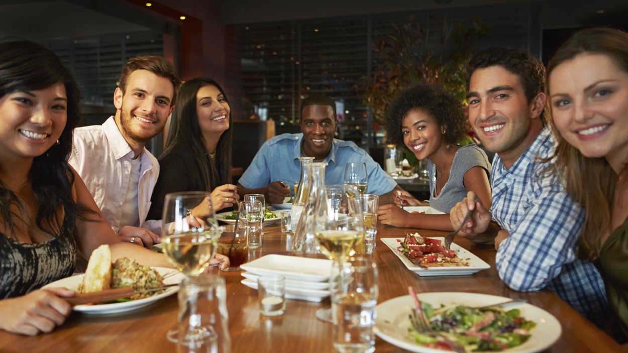 Repas Du Soir Entre Amis Trucs et astuces pour survivre aux Fêtes et traiter sa gastro | Les