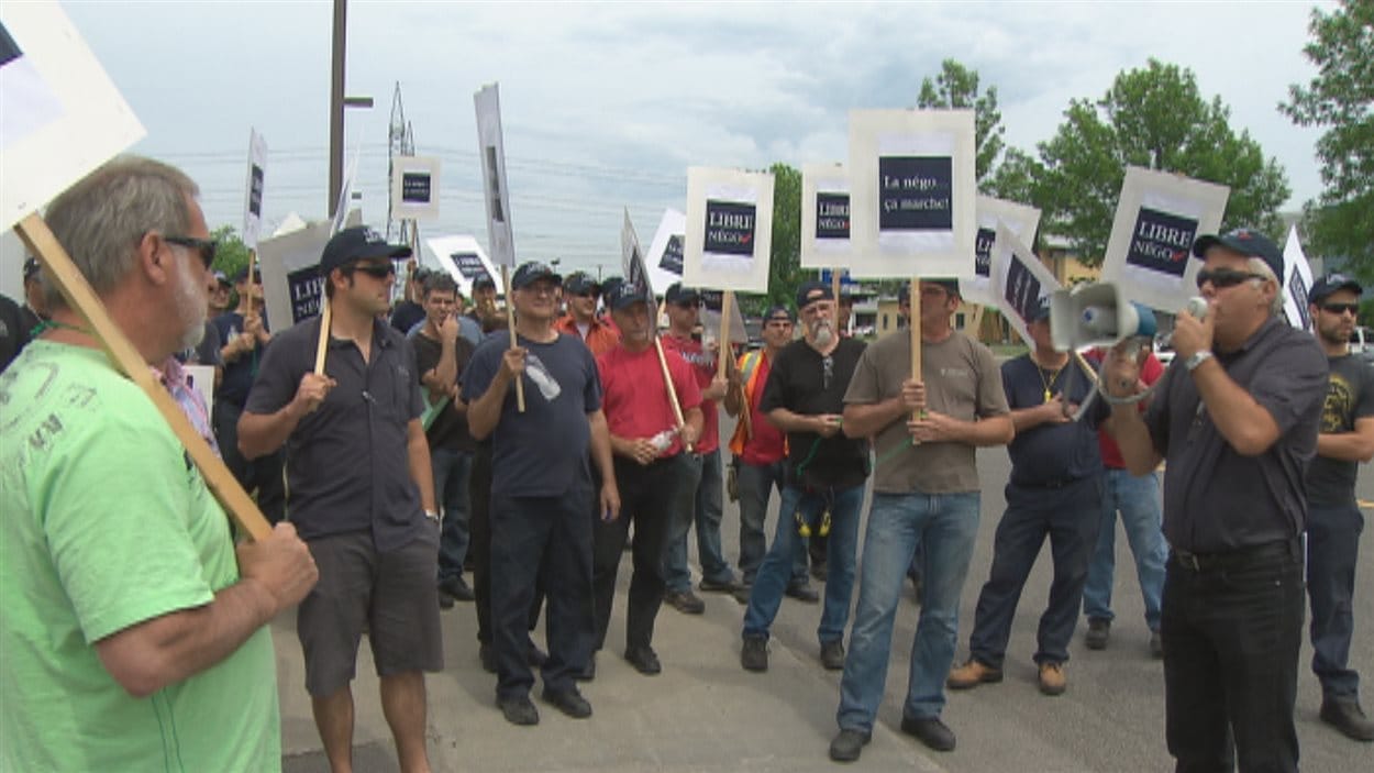 Régimes de retraite des syndiqués municipaux manifestent à Québec