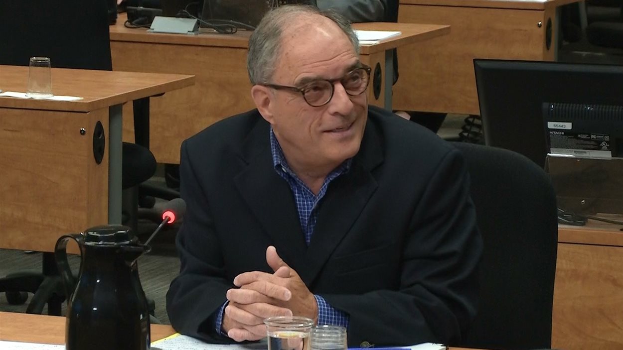 Robert Benoît a été président du Parti libéral du Québec de 1985 à 1989.