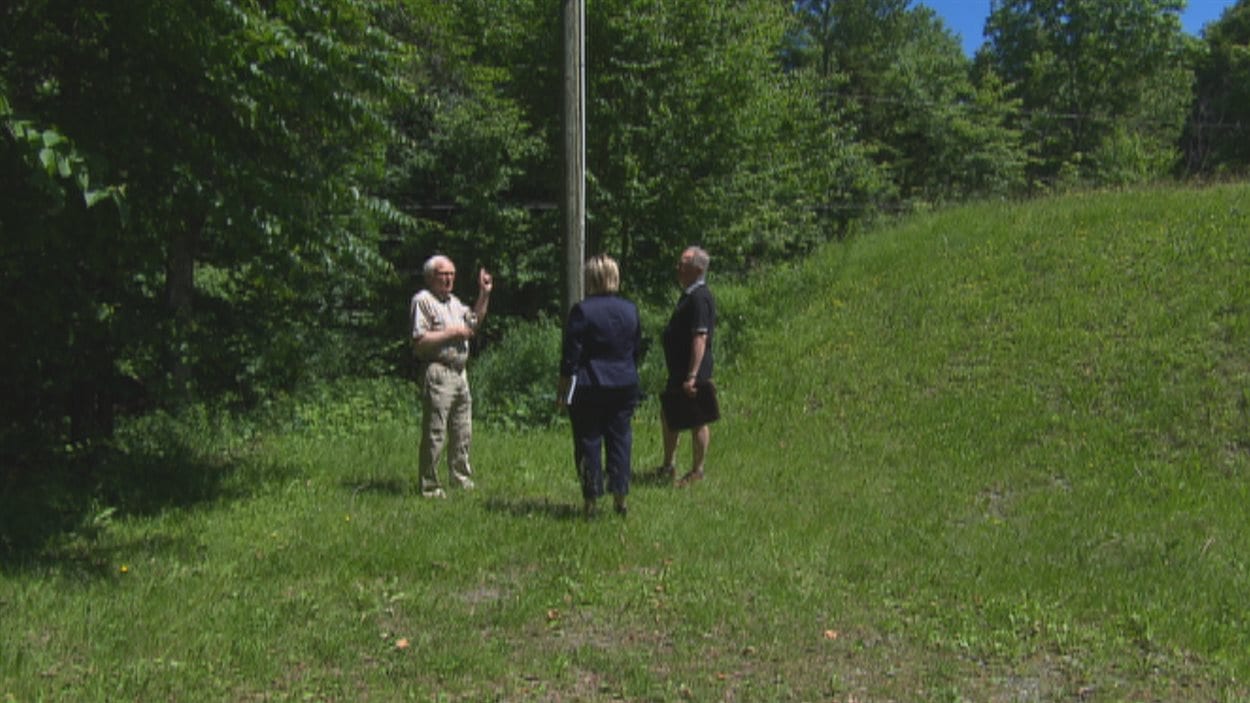 L'opposition s'organise dans le Canton d'Orford pour empêcher la construction d'une tour de télécommunication.