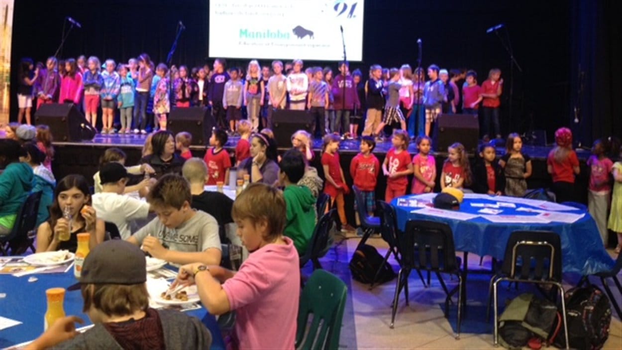 Petits et grands célèbrent la SaintJeanBaptiste RadioCanada