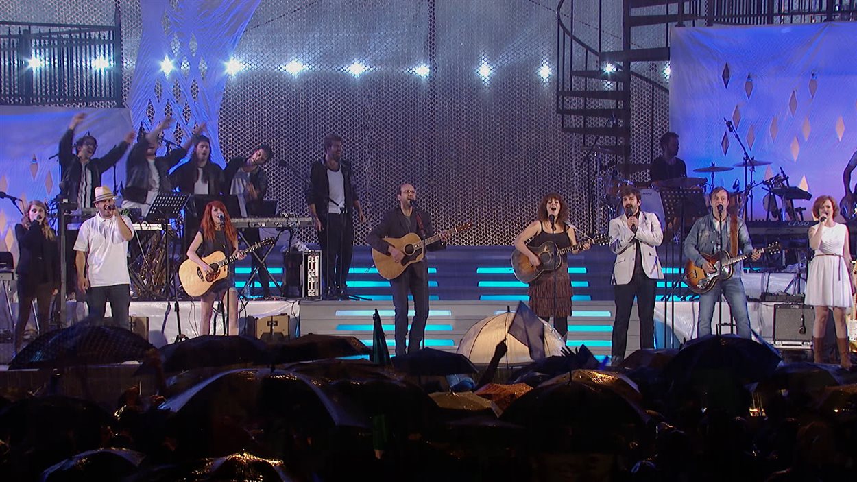 La foule est restée jusqu'au bout pour applaudir Michel Rivard, Damien Robitaille, Lisa Leblanc, Coeur de Pirate, France D'Amour, Misteur Valaire et Daniel Boucher.