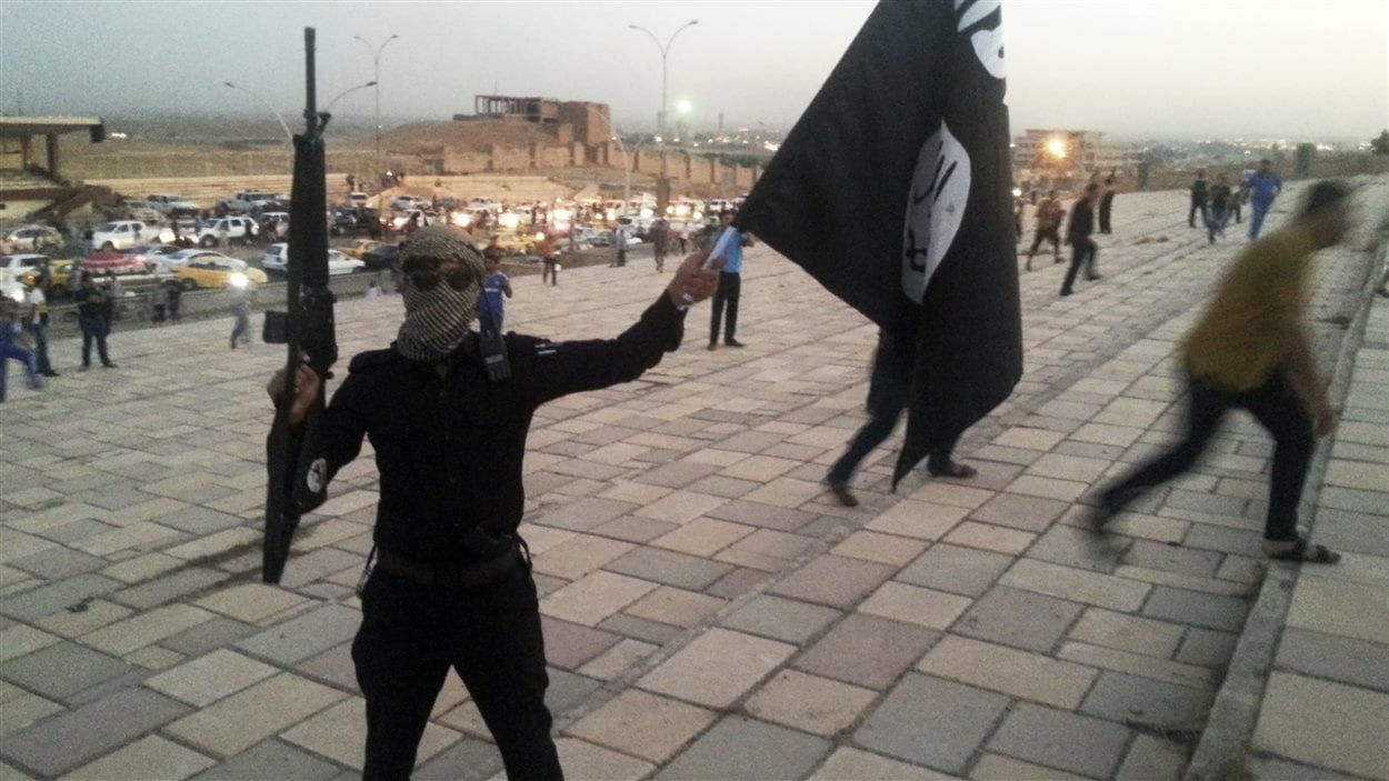 Un combattant de l'État islamique en Irak et au Levant 

