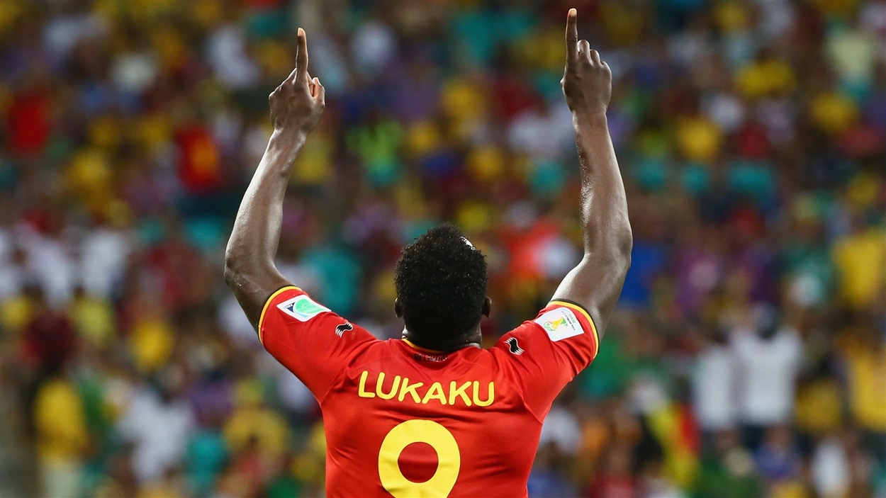 Romelu Lukaku remercie le ciel après avoir marqué le deuxième but de la Belgique.