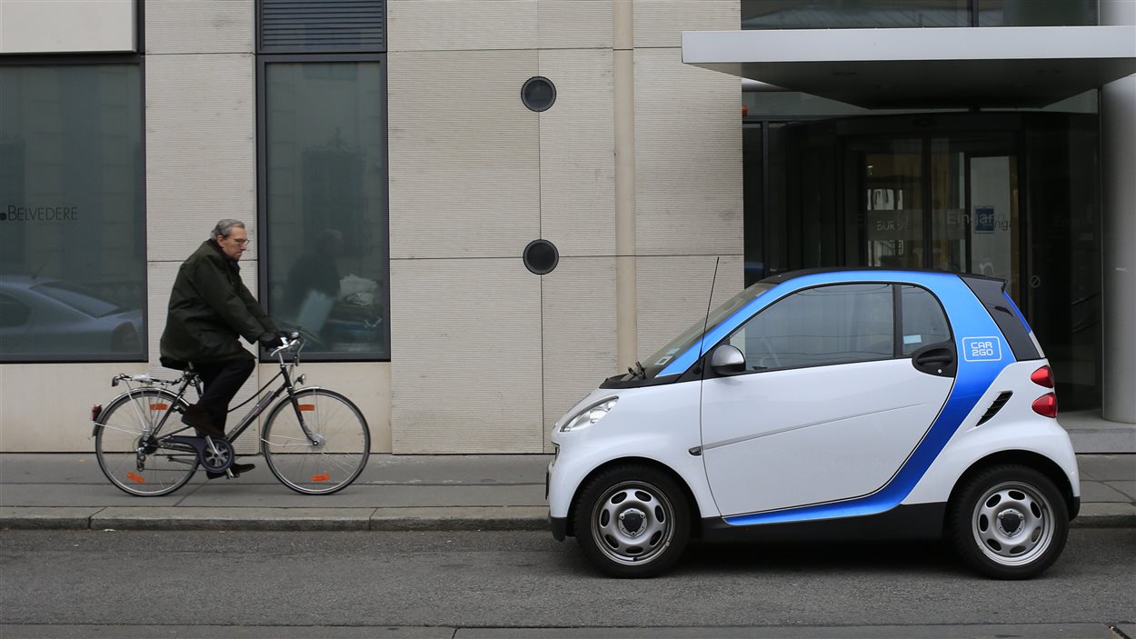 Une voiture de l'entreprise de partage de voiture Car2go photographiée à Vienne, en Autriche.
