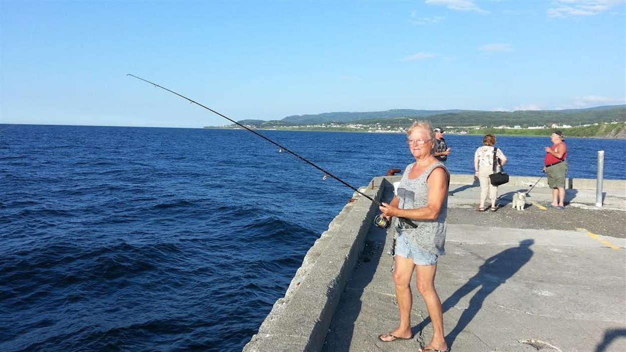Pêche à la morue sur le quai de Sainte-Anne-des-Monts