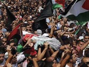 Des Palestiniens transportent la dépouille de Mohamed Abou Khoudaïr, le 4 juillet 2014