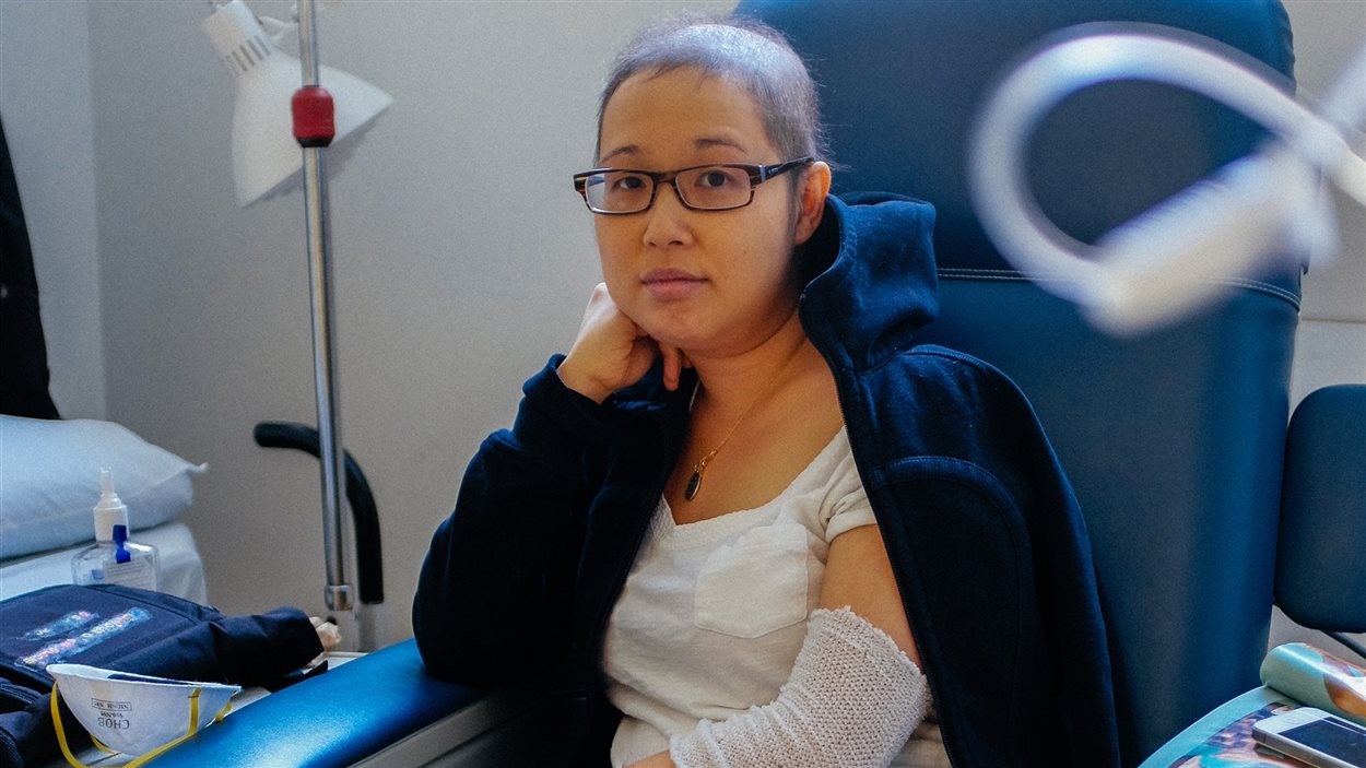 Mai Duong est présentement hospitalisée afin de recevoir des traitements de chimiothérapie. « Ce qu'elle trouve le plus difficile, c'est d'être loin de notre fille », dit son mari.