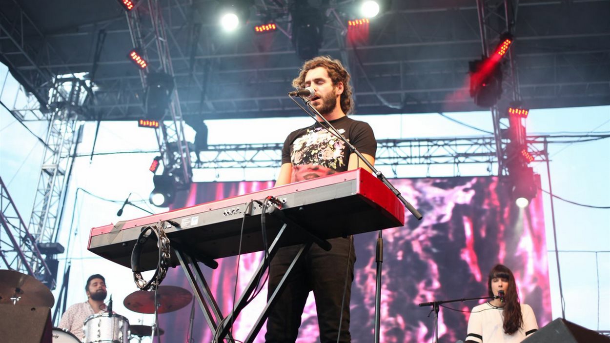 Alex Nevsky s'amuse au FEQ | Radio-Canada