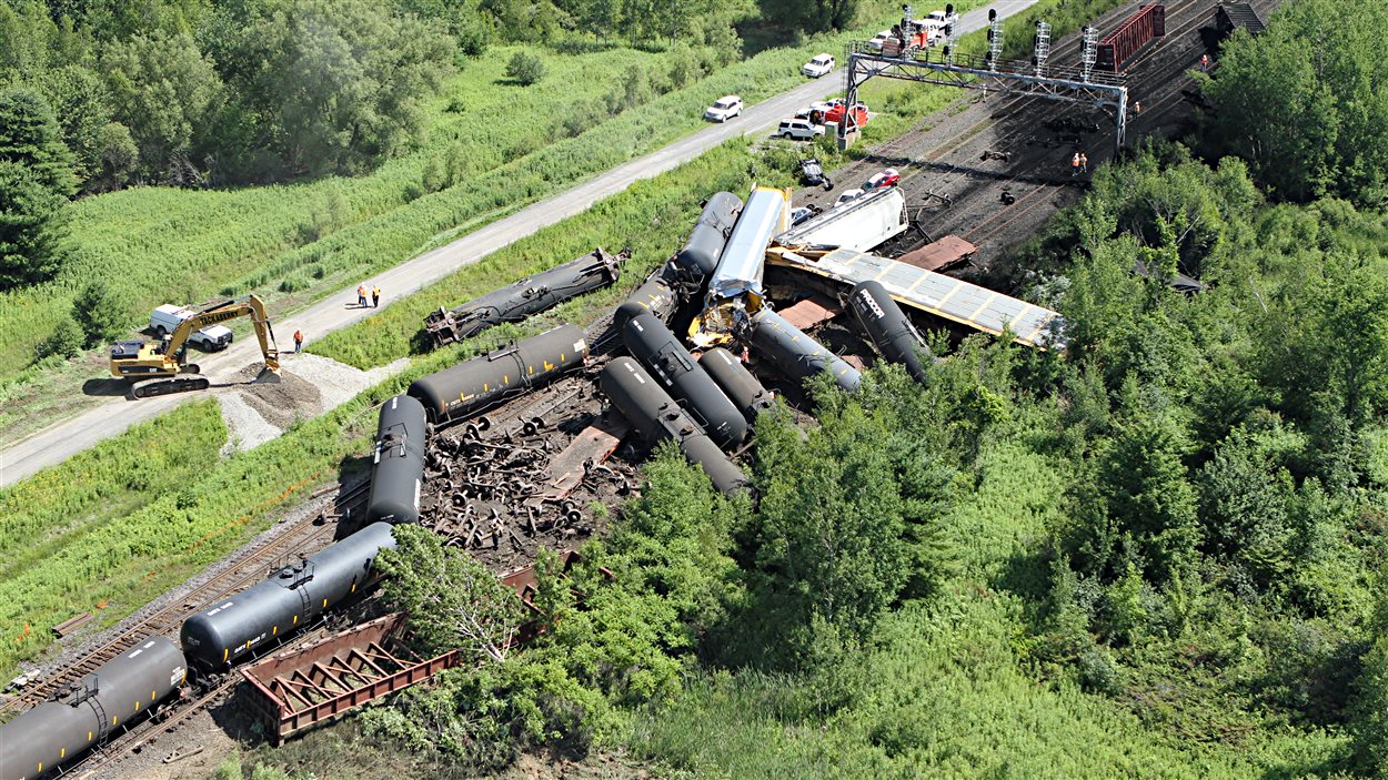 Des images aériennes du déraillement non loin de Brockville.