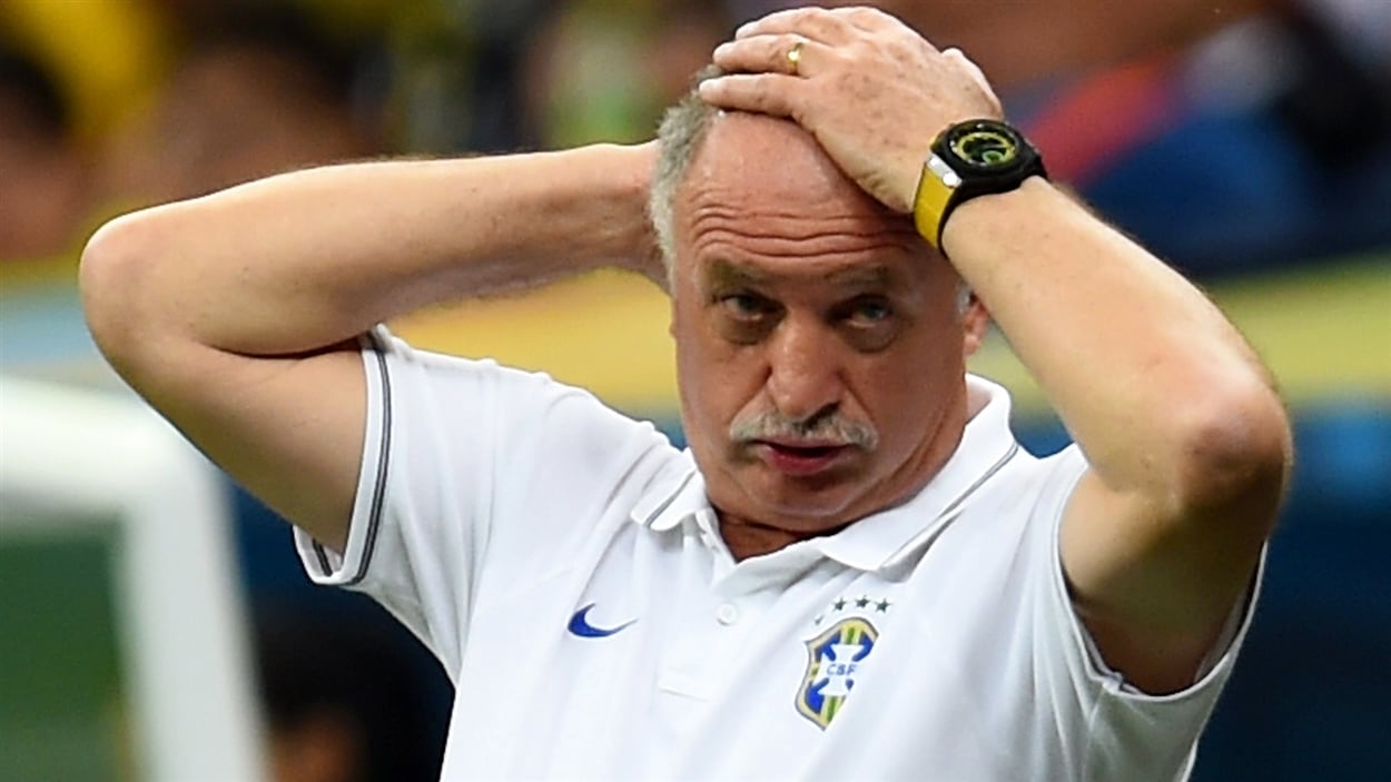 L'entraîneur brésilien Luiz Felipe Scolari en deuxième demie...