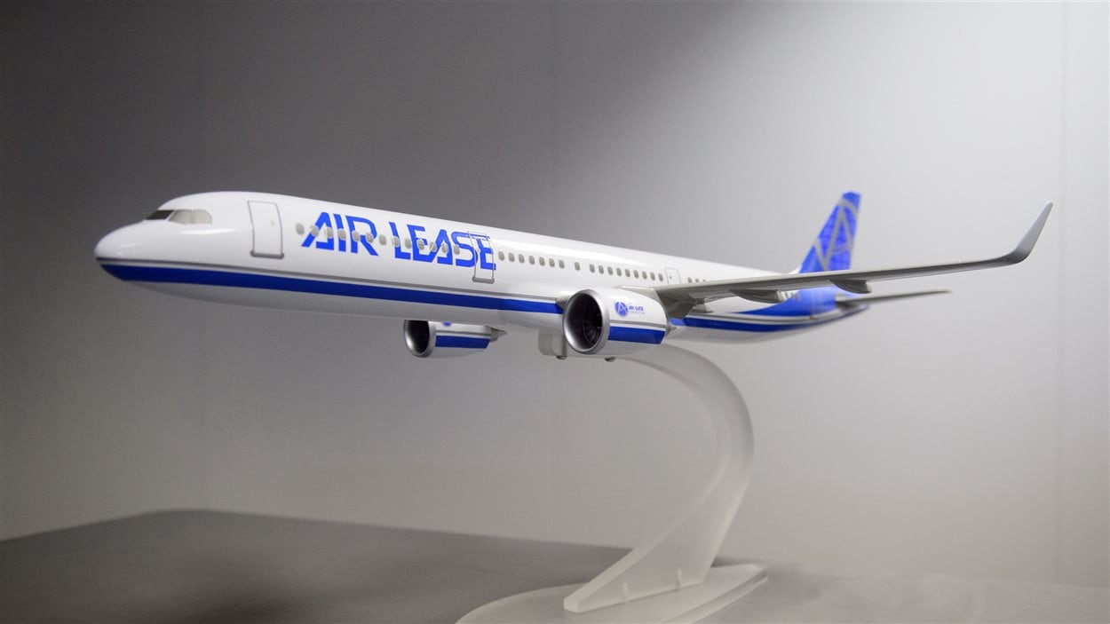 Un modèle réduit du A330-900neo dévoilé par l'avionneur Airbus au salon aéronautique de Farnborough.