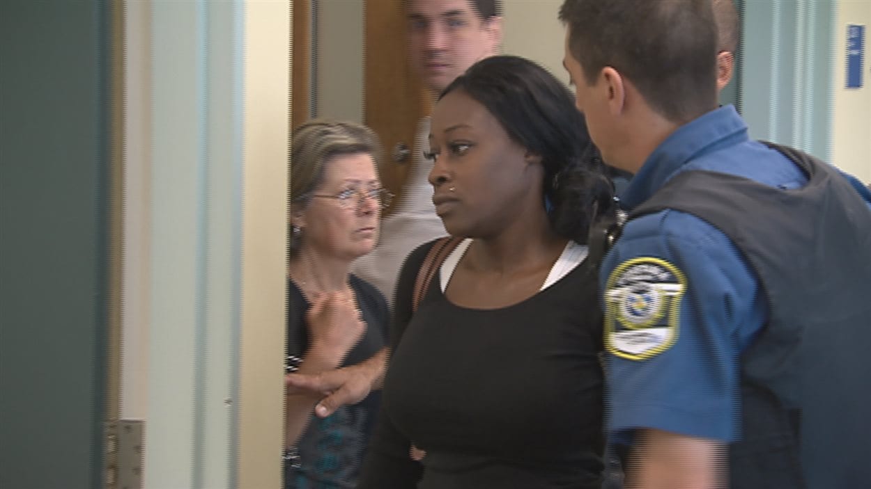 16 nouvelles accusations contre une présumée fraudeuse | Radio-Canada