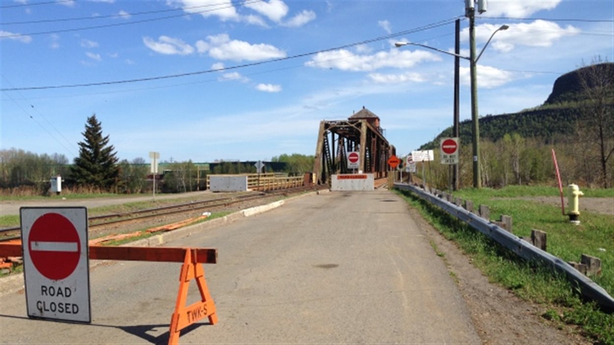 Le pont de la rue James est fermé aux piétons et aux véhicules depuis octobre 2013.