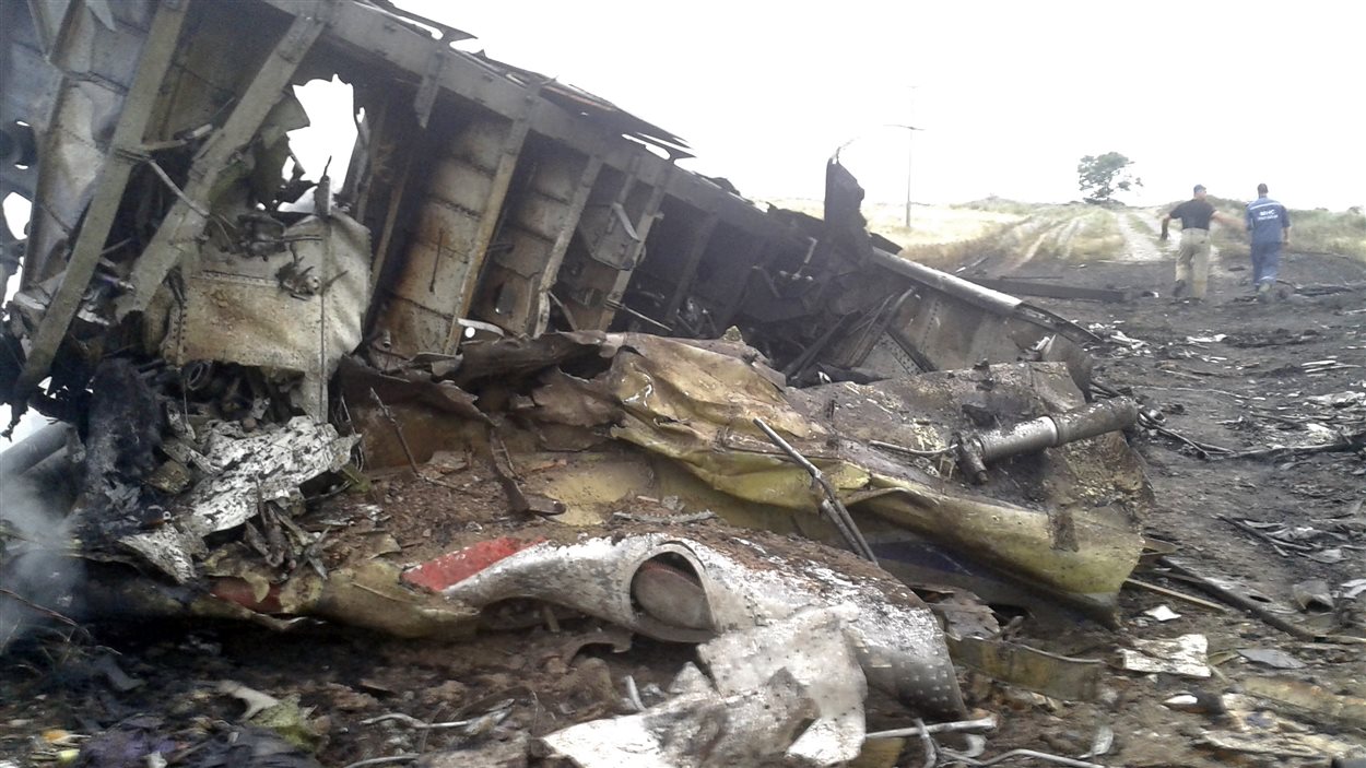 Ce qui reste de la carcasse de l'avion de la Malaysia Airlines
