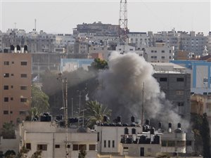 L'aviation israélienne a frappé une maison palestinienne de la Ville de Gaza après l'échéance de la trêve humanitaire de l'ONU.