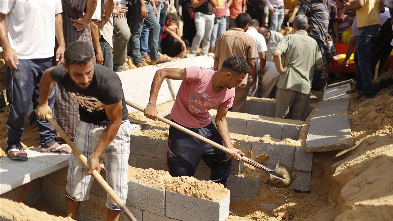 Les Palestiniens enterrent leurs morts à Gaza