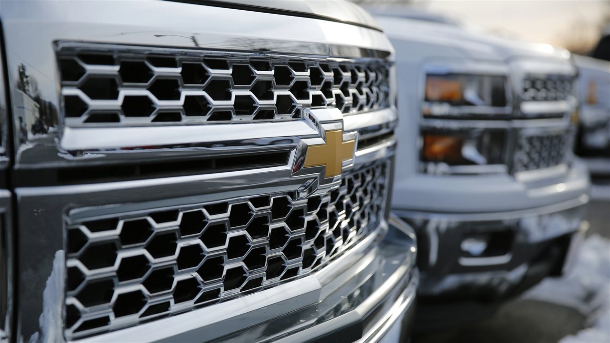 Des camionnettes Chevrolet, une des marques de General Motors.