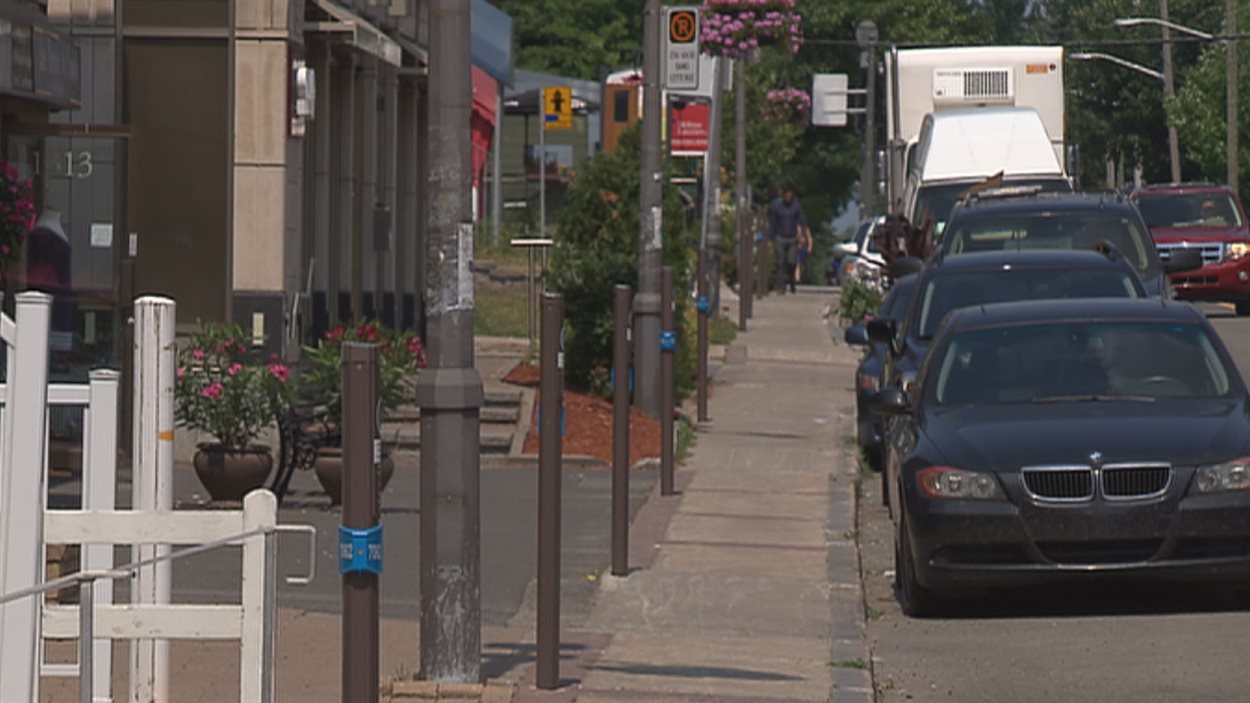 Les parcomètres ont été installés sur la rue Maguire.