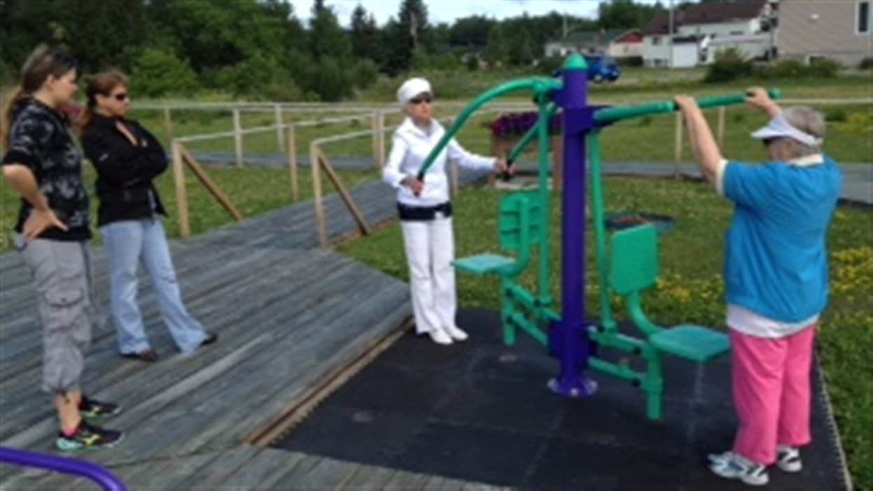 Des aînés du Témiscamingue s'entraînent au Parc des aînés de Ville-Marie