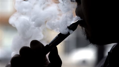 Les effets nfastes de la cigarette lectronique : reportage de Christian Nol et discussion avec deux experts Les effets nfastes de la cigarette lectronique : reportage de Christian Nol et discussion avec deux experts