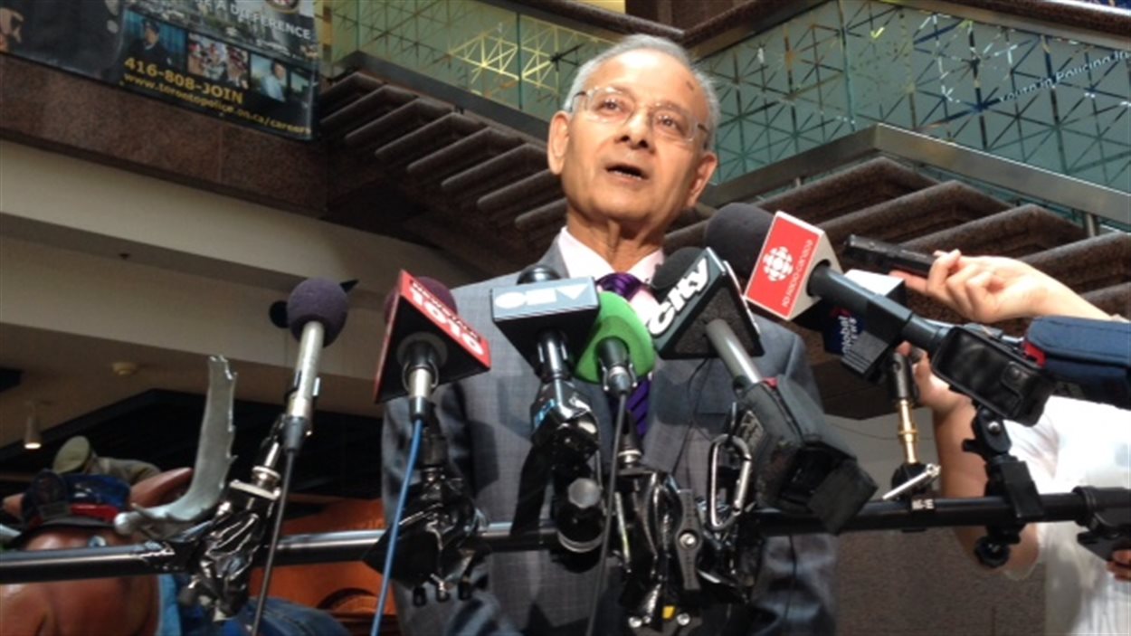 Le président de la Commission des services de police Alok Mukherjee