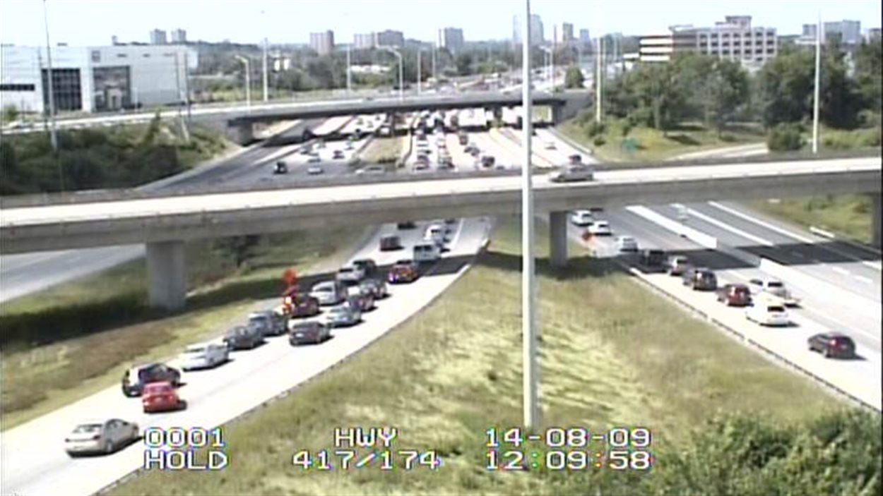 Fermeture de voies sur l'autoroute 417 RadioCanada