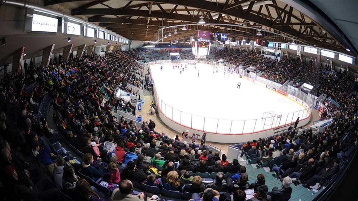 Le Colisée de Rimouski a un nouveau système d'éclairage.