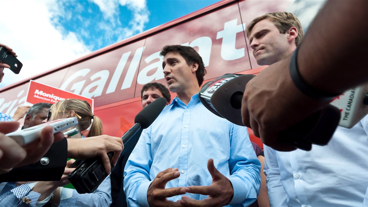 Le chef du Parti libéral du Canada, Justin Trudeau, et le chef du Parti libéral du Nouveau-Brunswick, Brian Gallant, à Moncton.