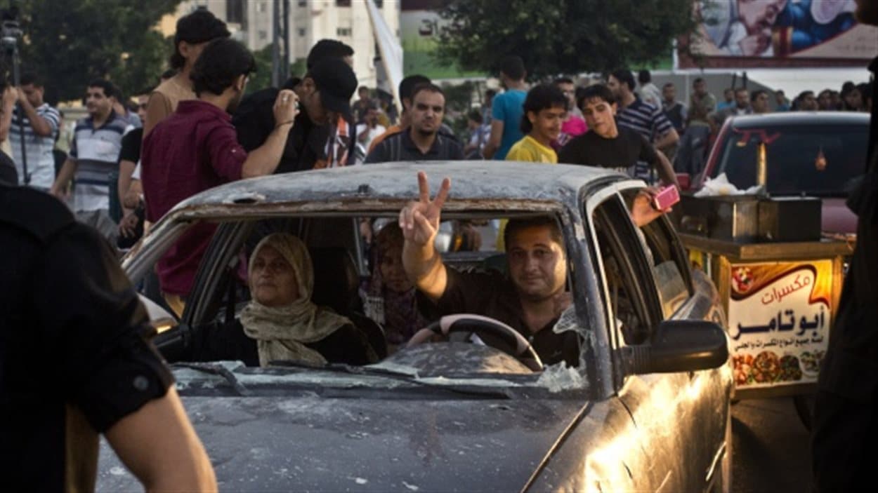Les Palestiniens de Gaza sont sortis en famille, soulagés par un cessez-le-feu qui intervient après sept semaines d'une guerre meurtrière.