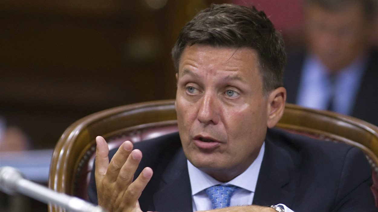 Le ministre des Affaires municipales, Pierre Moreau
