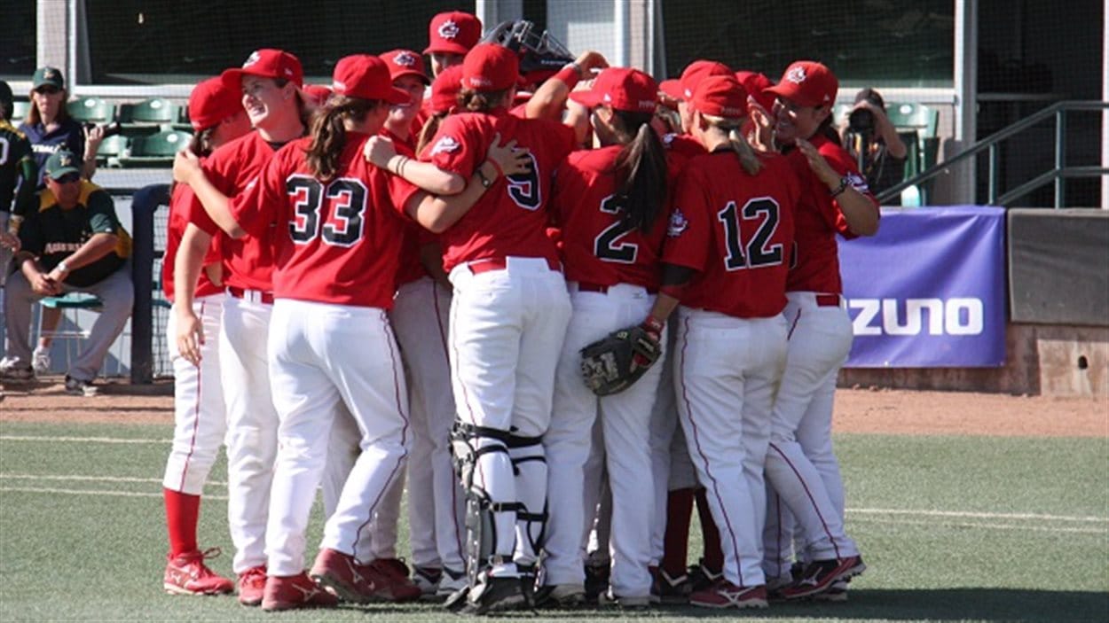 Le Canada passe au 2e tour de la Coupe du monde de baseball féminin |  Radio-Canada