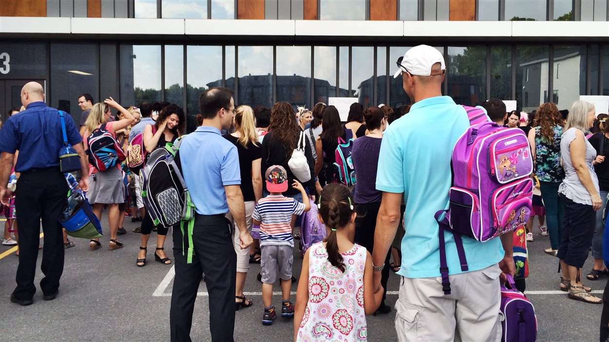 Les170 élèves de McMasterville, qui ont vu leur école brûlée cet été, sont accueillis à l'école au Coeur-des-Monts de Beloeil.