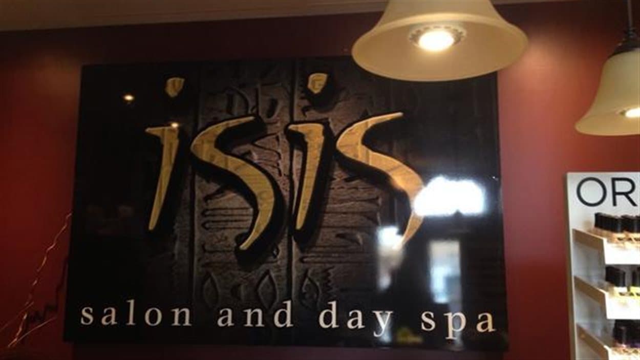 La propriétaire du salon de beauté Isis a reçu de  nombreux appuis dans la communauté et a décidé de garder son nom.