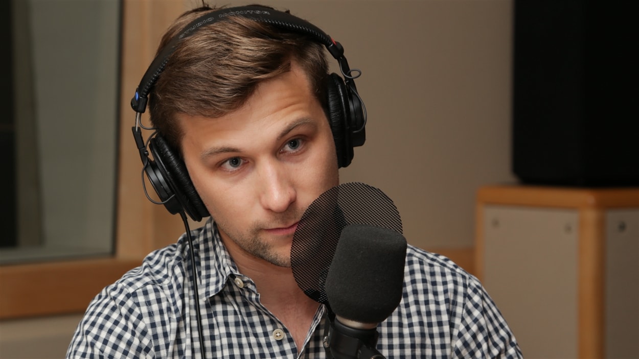 Gabriel Nadeau-Dubois présente sa liste de lecture.