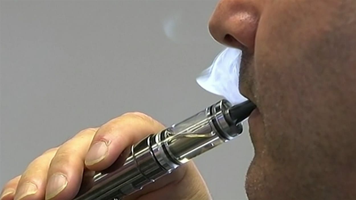  Des élus montréalais ne veulent plus de la cigarette électronique dans les lieux publics.